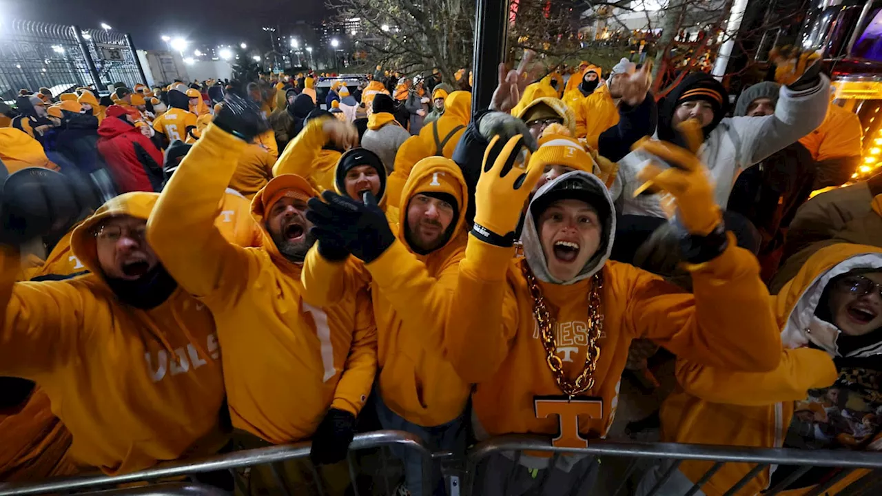 Tennessee Fans Troll Ohio State, Sing 'Rocky Top' With Giant Michigan 'M' in Columbus