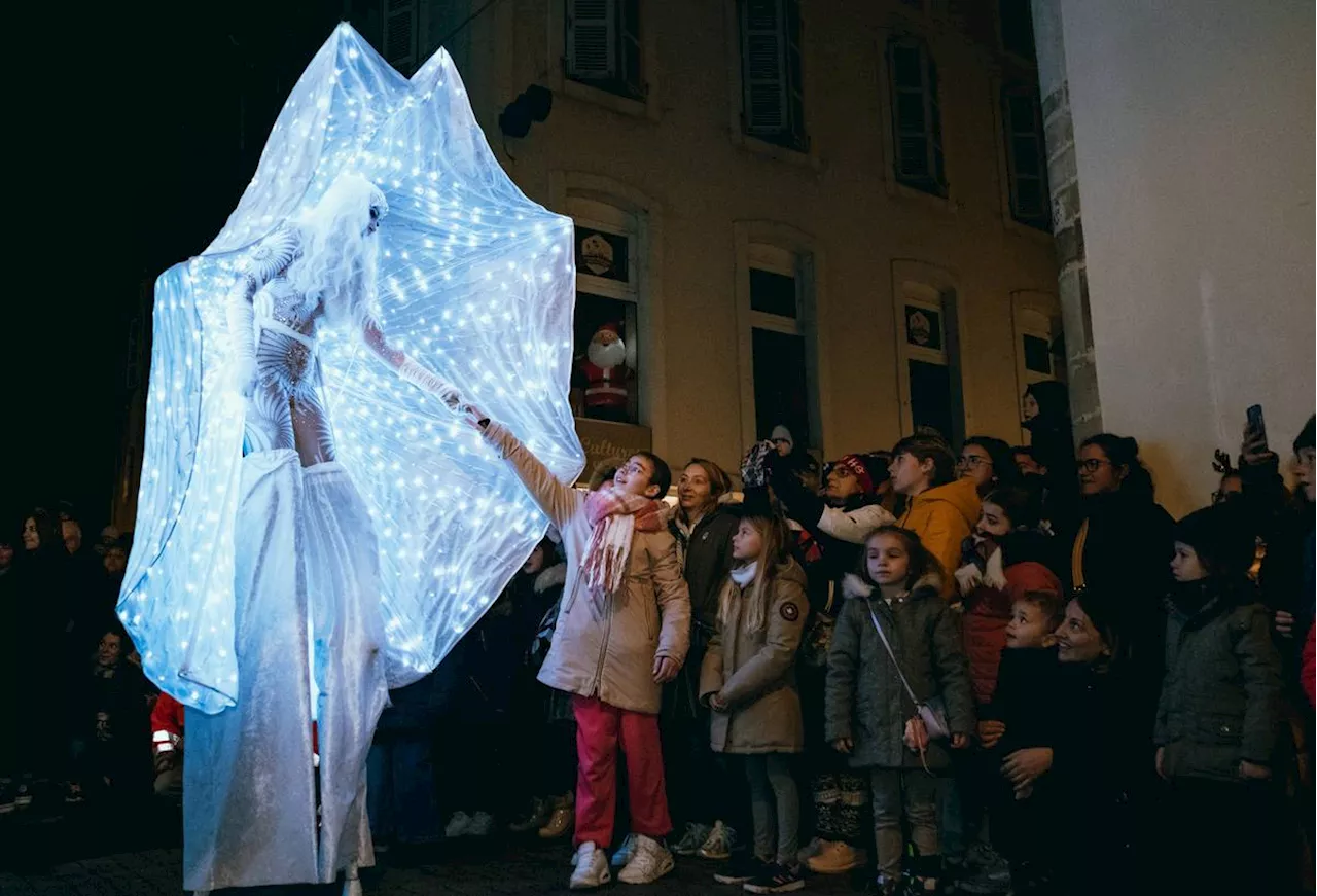 « C’est magique » : la parade de Noël a illuminé les rues de Dax ce samedi 21 décembre au soir