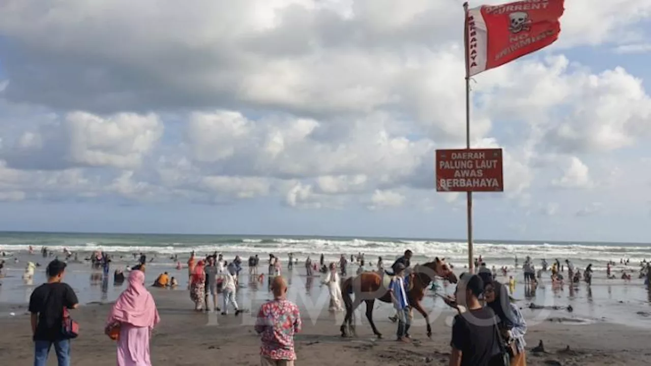 Gelombang Laut Sedang, Ini Alasan Harus Waspada Saat Bermain Di Pantai Selatan Yogyakarta