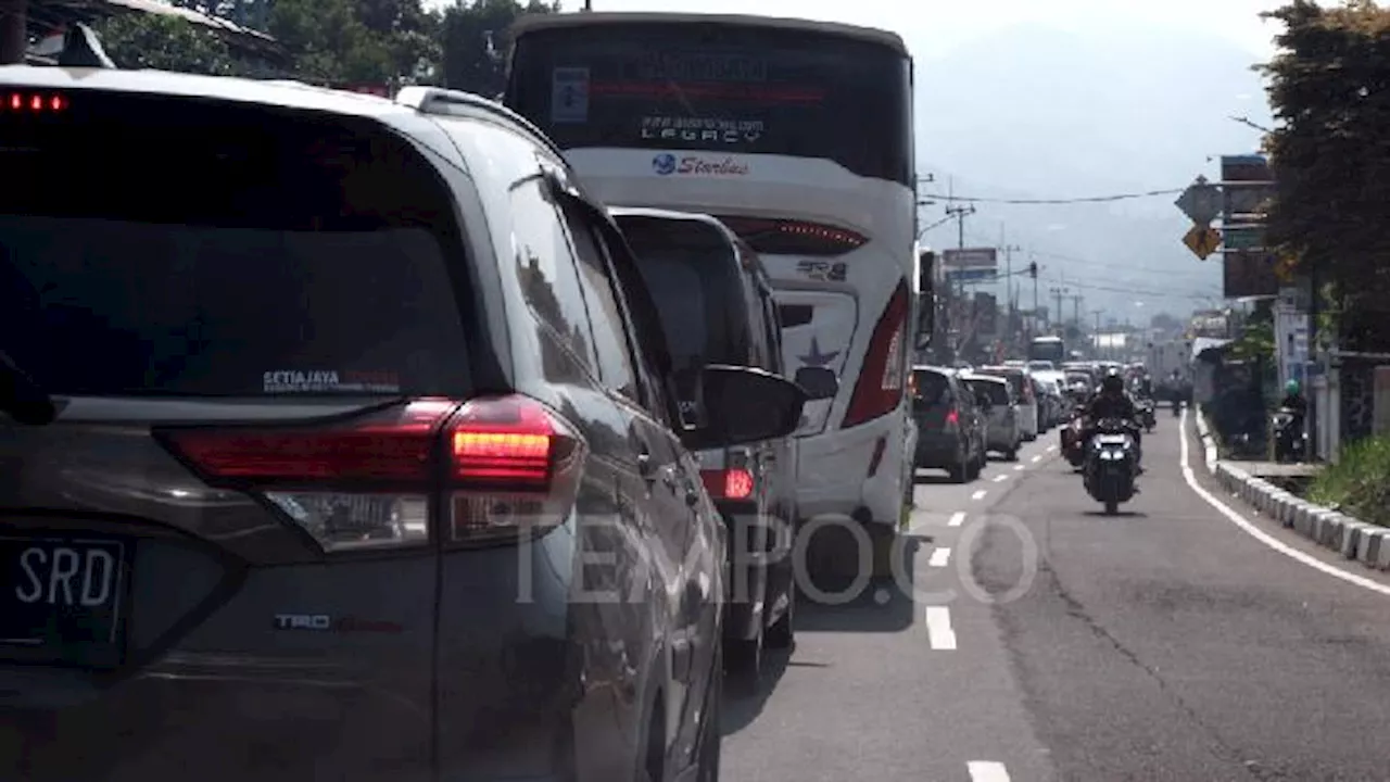 H-3 Libur Nataru Jalur Puncak Ramai Lancar, Polisi Berlakukan Sistem Ganjil Genap