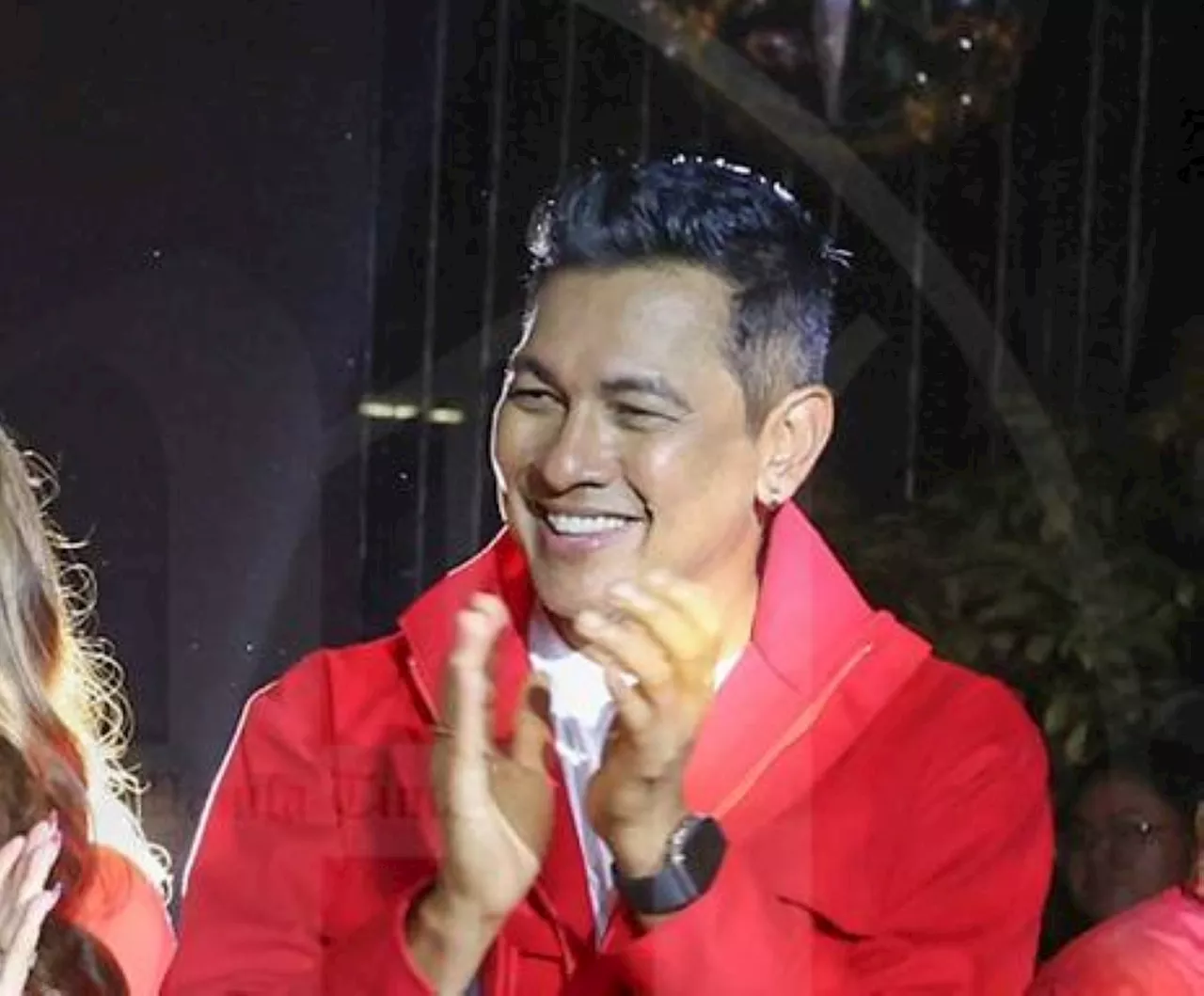 Singer Gary Valenciano to hold day 2 of concert amid health scare