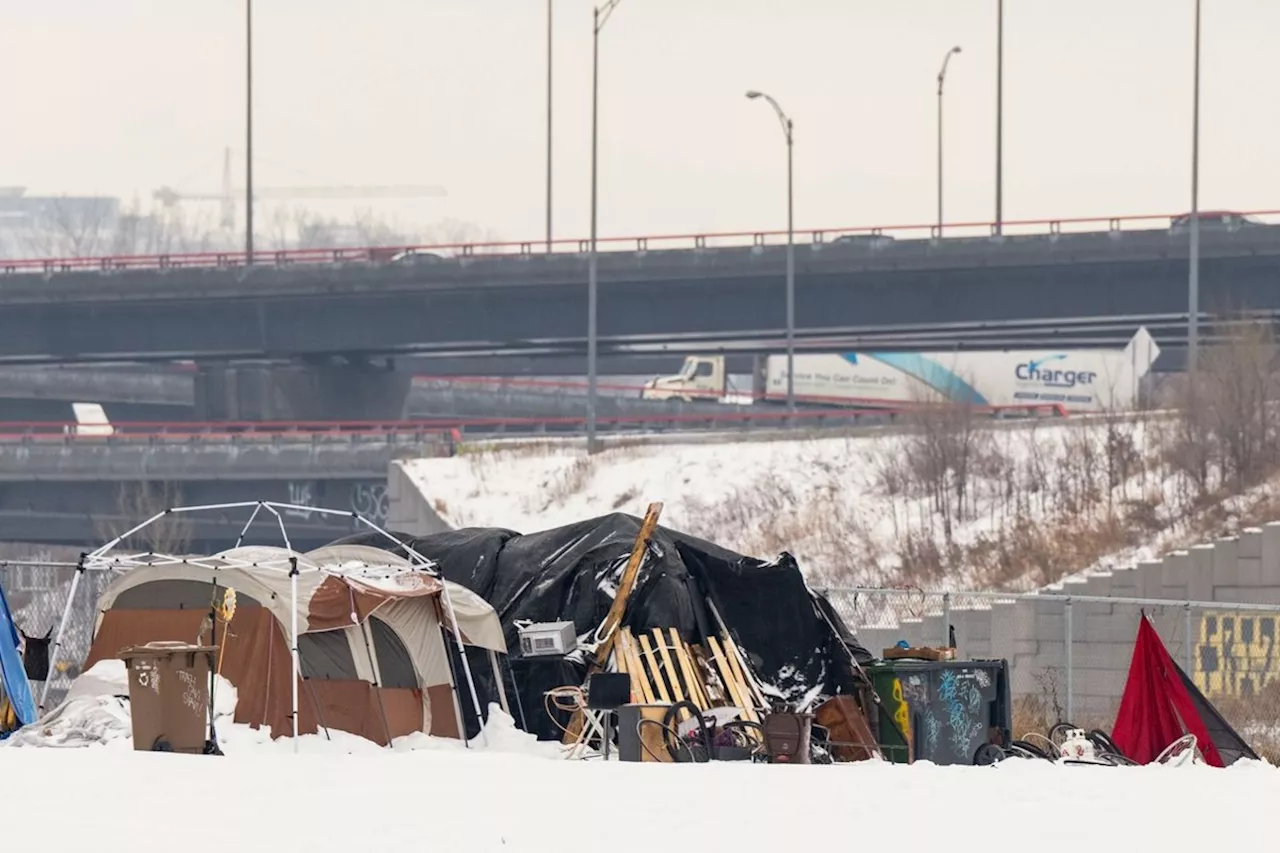 Workers helping the homeless in Montreal feel powerless as crisis deepens