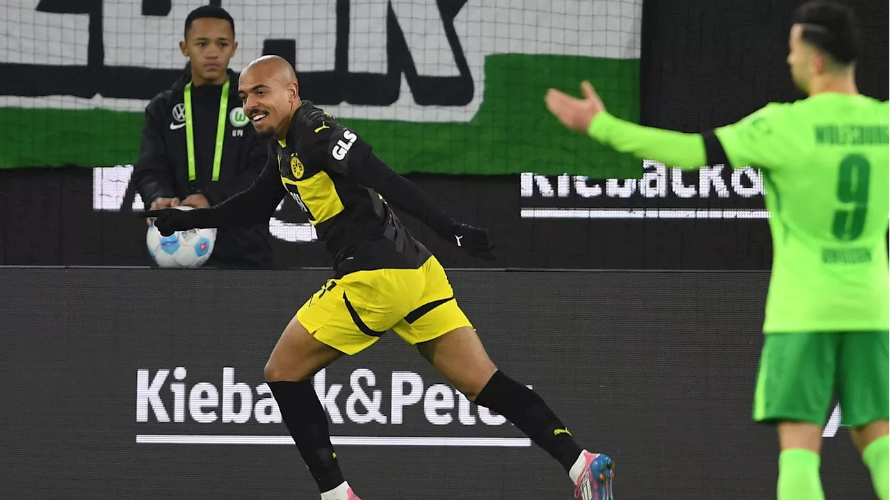 10-man Dortmund holds on against Wolfsburg for first away win in Bundesliga