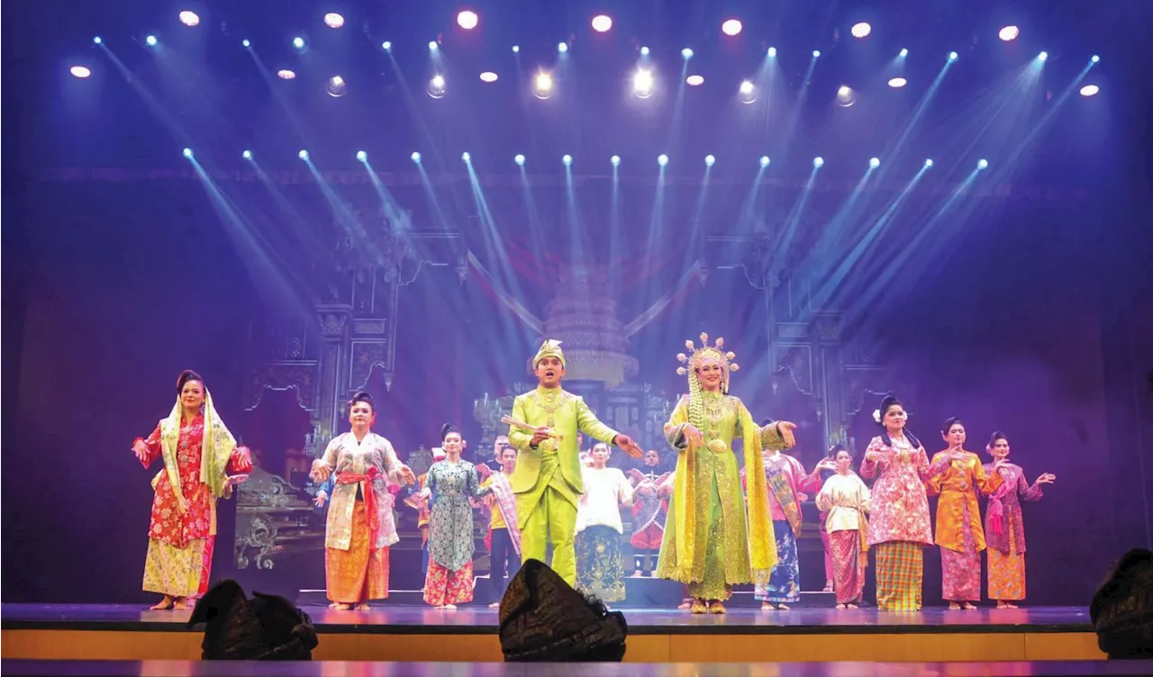 Mengangkat seni teater Mek Mulung merentasi Tambak Johor