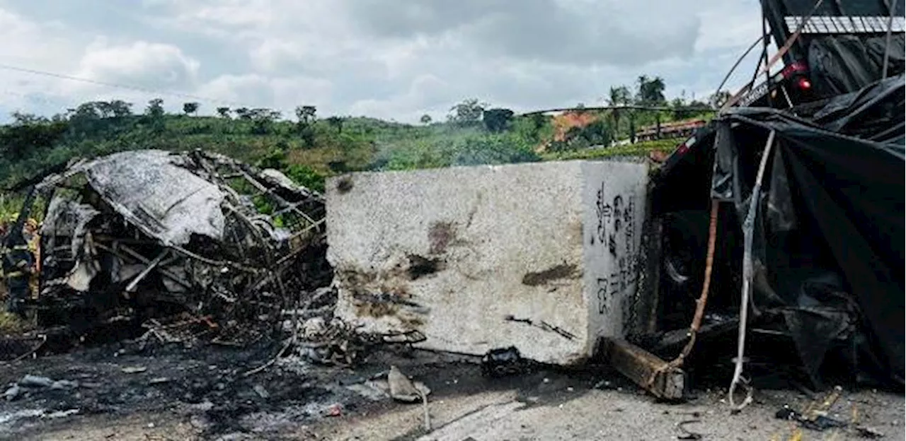 Carga de carreta em acidente em MG estava acima do peso, diz polícia