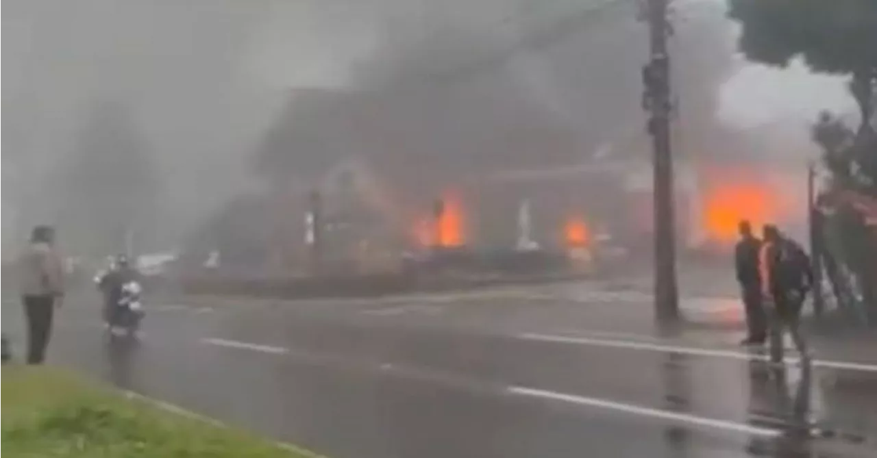 Avião cai em avenida de Gramado neste domingo; assista vídeo