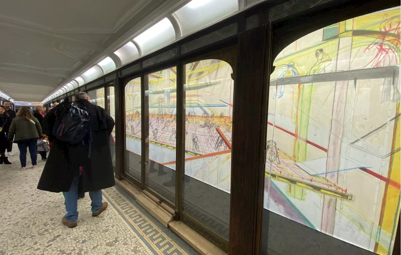 Art Gratuit dans les Couloirs du Métro à Paris