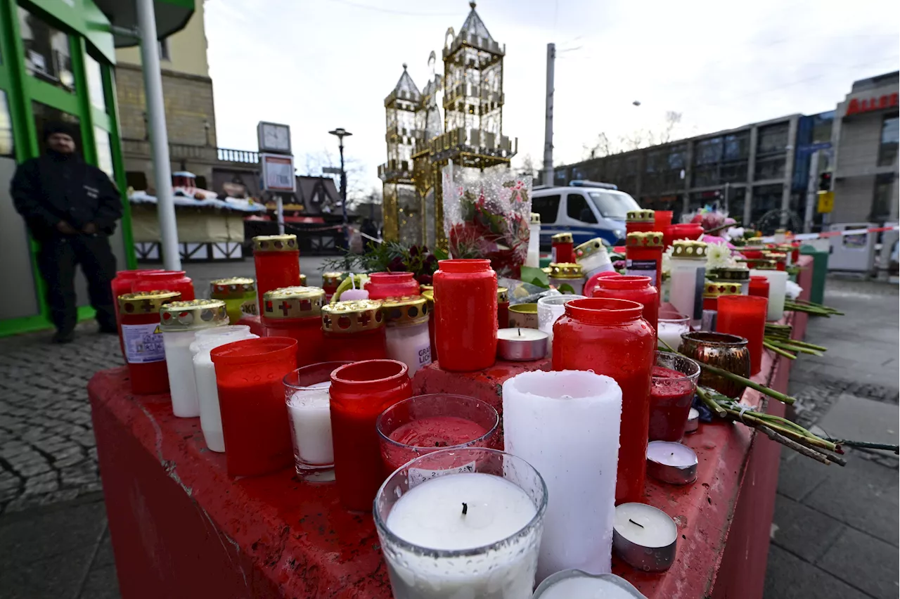 Candele a Magdeburgo sul luogo dell'attentato