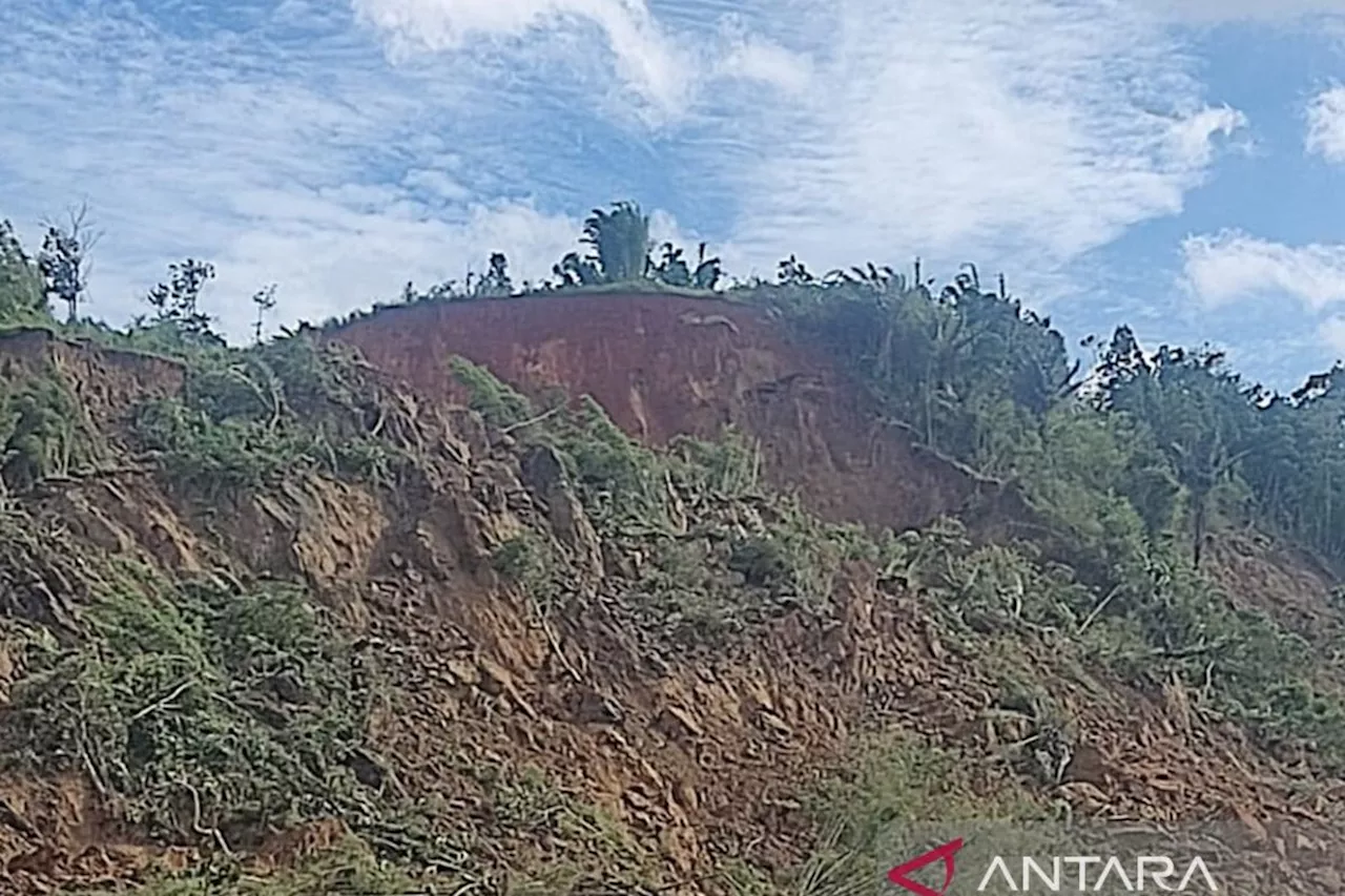 Gunung Garu Longsor, Puluhan KK di Sukabumi Mengungsi