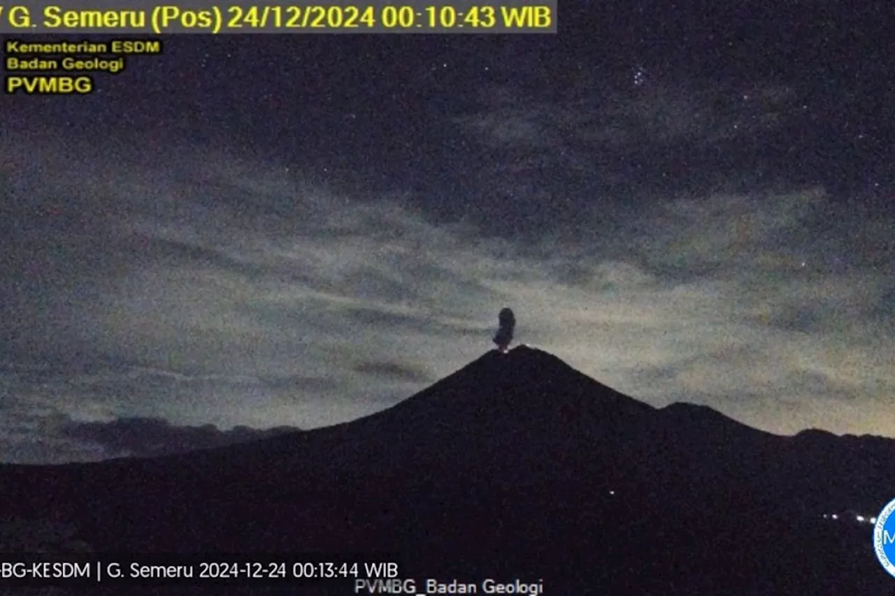 Gunung Semeru Erupsi Setinggi 900 Meter