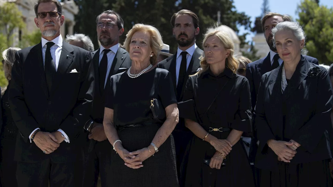 Former Greek royal family expresses 'deep emotion' after regaining citizenship