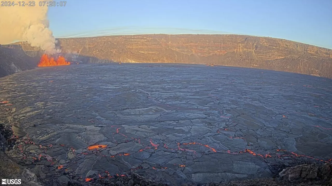 Kilauea Volcano Erupts in Hawaii