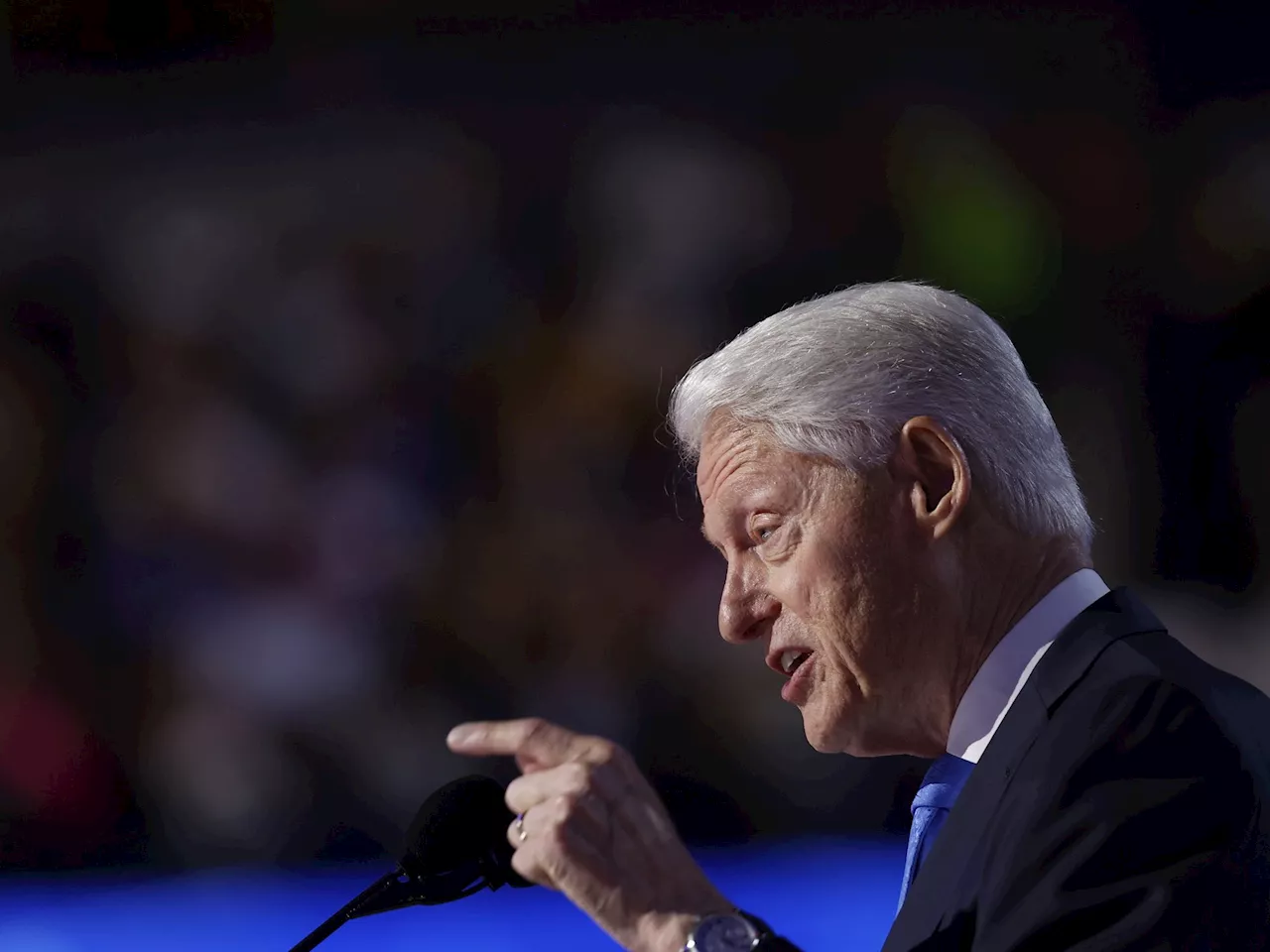 Bill Clinton es hospitalizado con fiebre en Washington