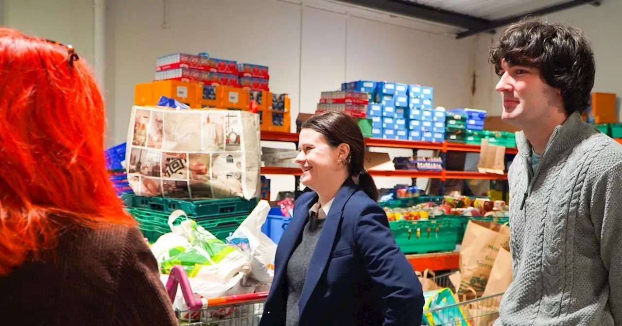 MP Joani Reid Volunteers at East Kilbride Food Bank