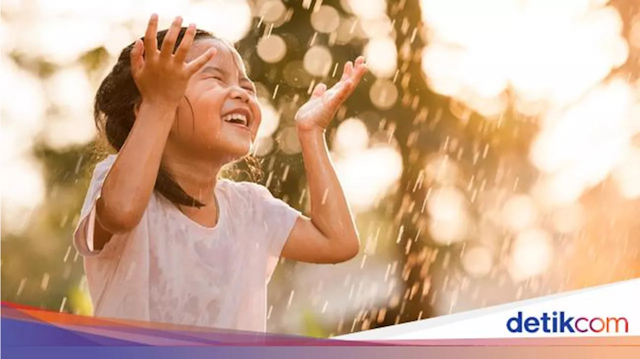 Ini Alasan Manusia Tidak Boleh Minum Air Hujan, Jangan Ya Dek Ya