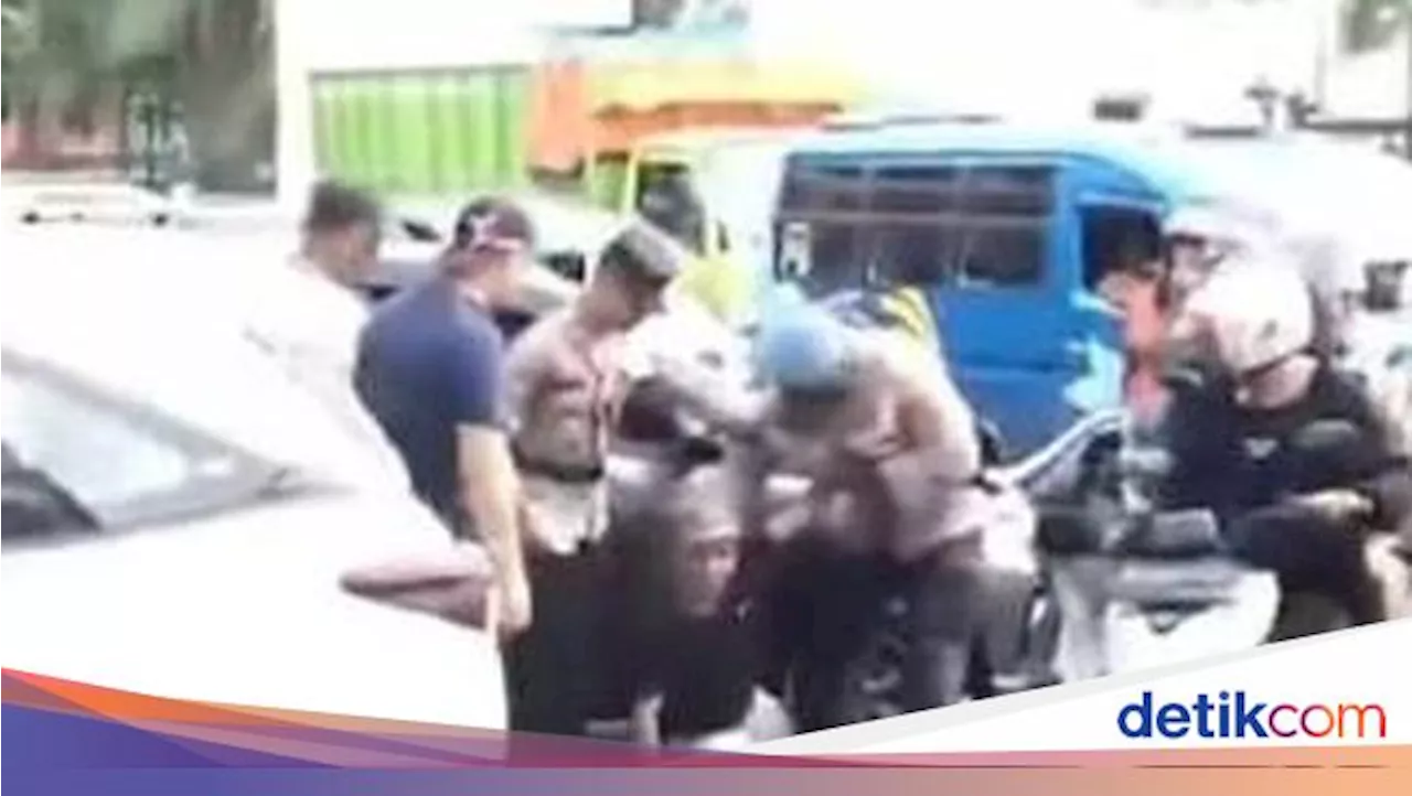 Viral Polisi di Ambon Banting Pemobil di Depan Pelabuhan Yos Sudarso