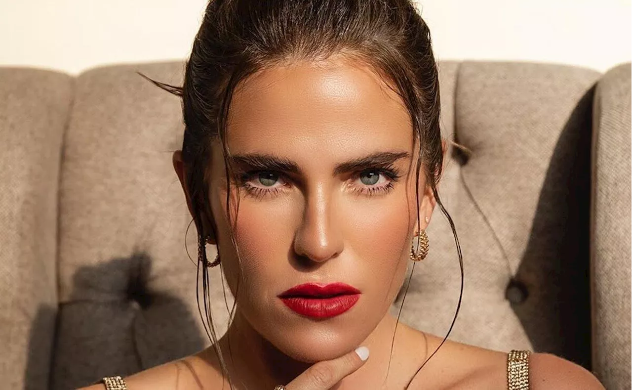 Karla Souza luce un traje de pana con mucho estilo