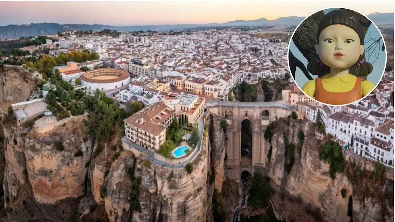 Netflix promociona 'El juego del calamar' en este bonito pueblo de Málaga: más de un millón de turistas lo visitan cada año