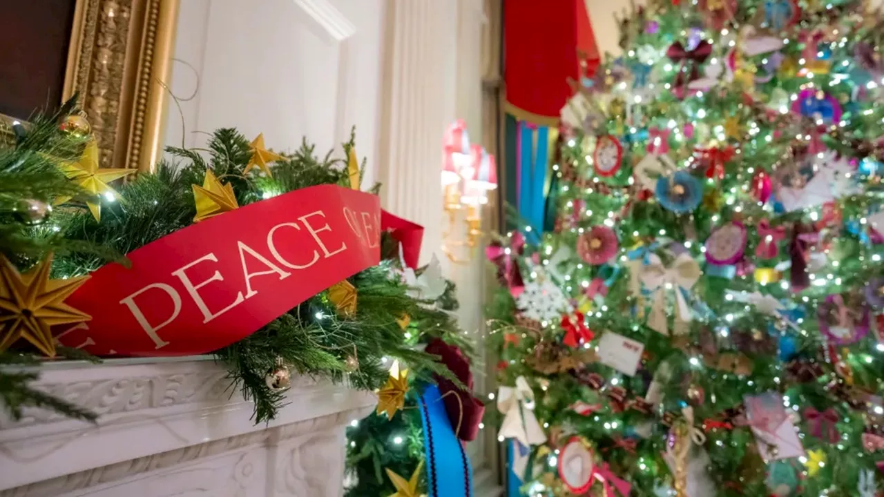 White House Deck the Halls for the Holidays with 'A Season of Peace and Light'