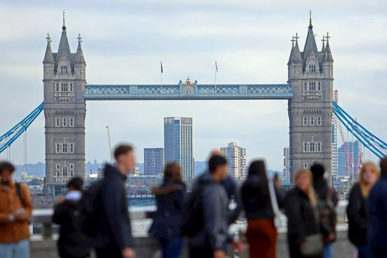 Britain's Economy Stalls in Starmer's First Quarter