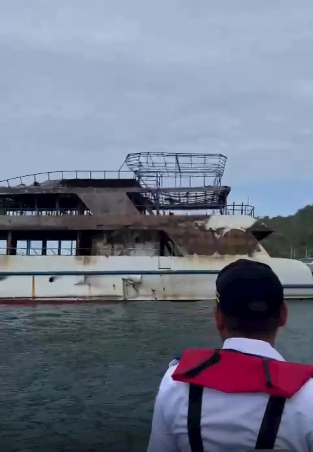 Kapal Terbakar di Labuan Bajo