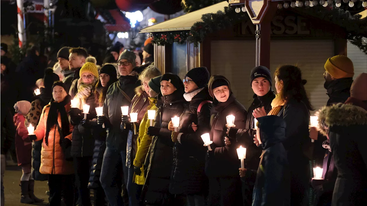 Cadena humana en memoria de las víctimas del atropello en Alemania