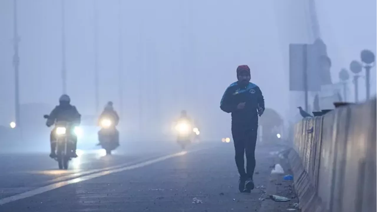 Delhi Weather Update: दिल्ली-NCR में आज बारिश की संभावना, इस सप्ताह पड़ेगी कड़ाके की ठंड