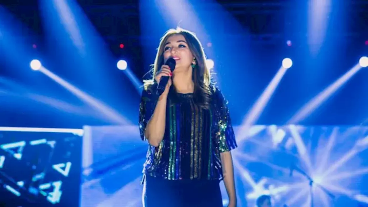 Video: चलते कॉन्सर्ट को बीच में रोककर चली गई Monali Thakur, वाराणसी से वायरल हुआ सिंगर का वीडियो