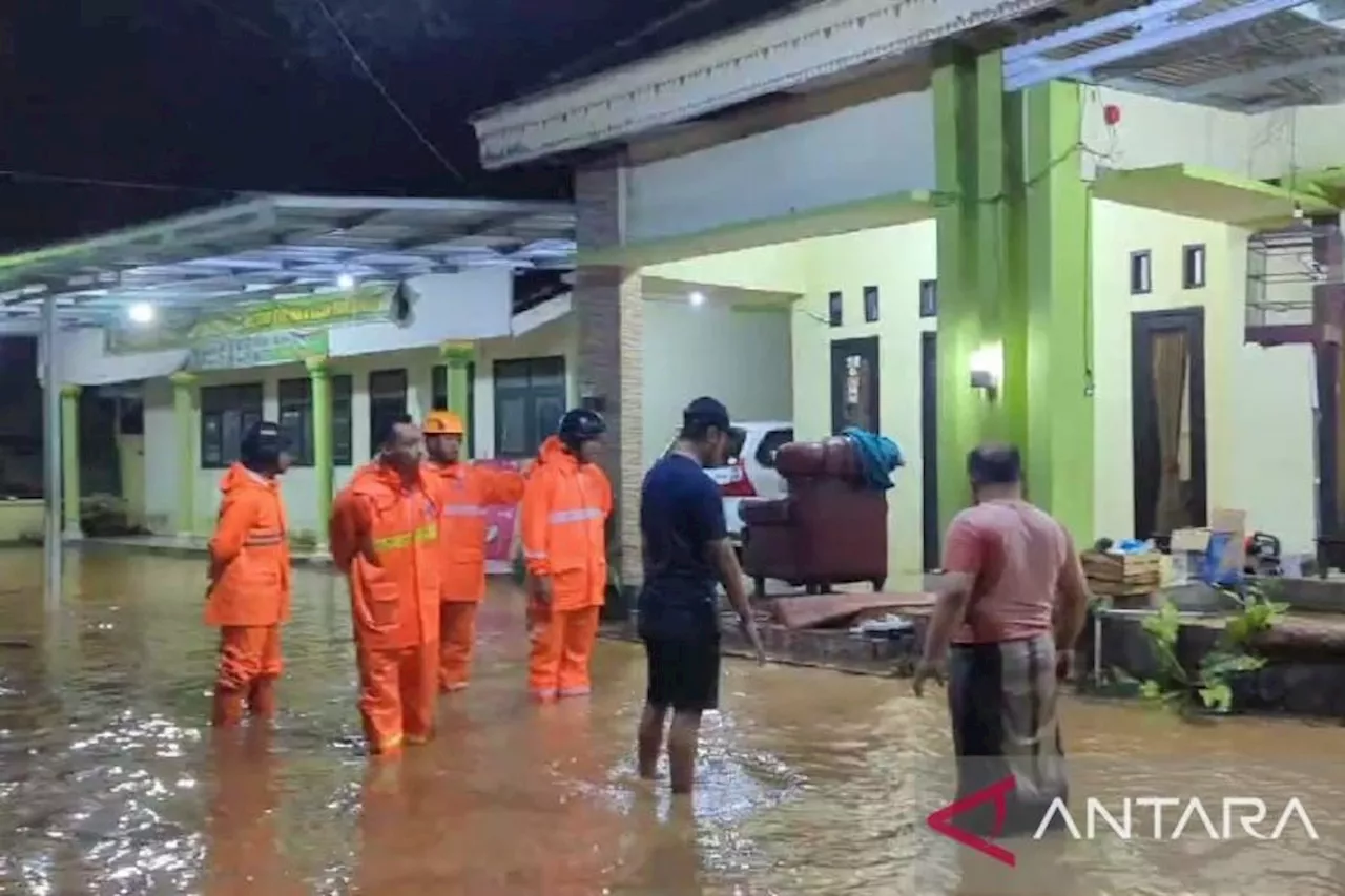 Banjir Bandang Menerjang Sejumlah Desa pada 2 Kecamatan di Bondowoso