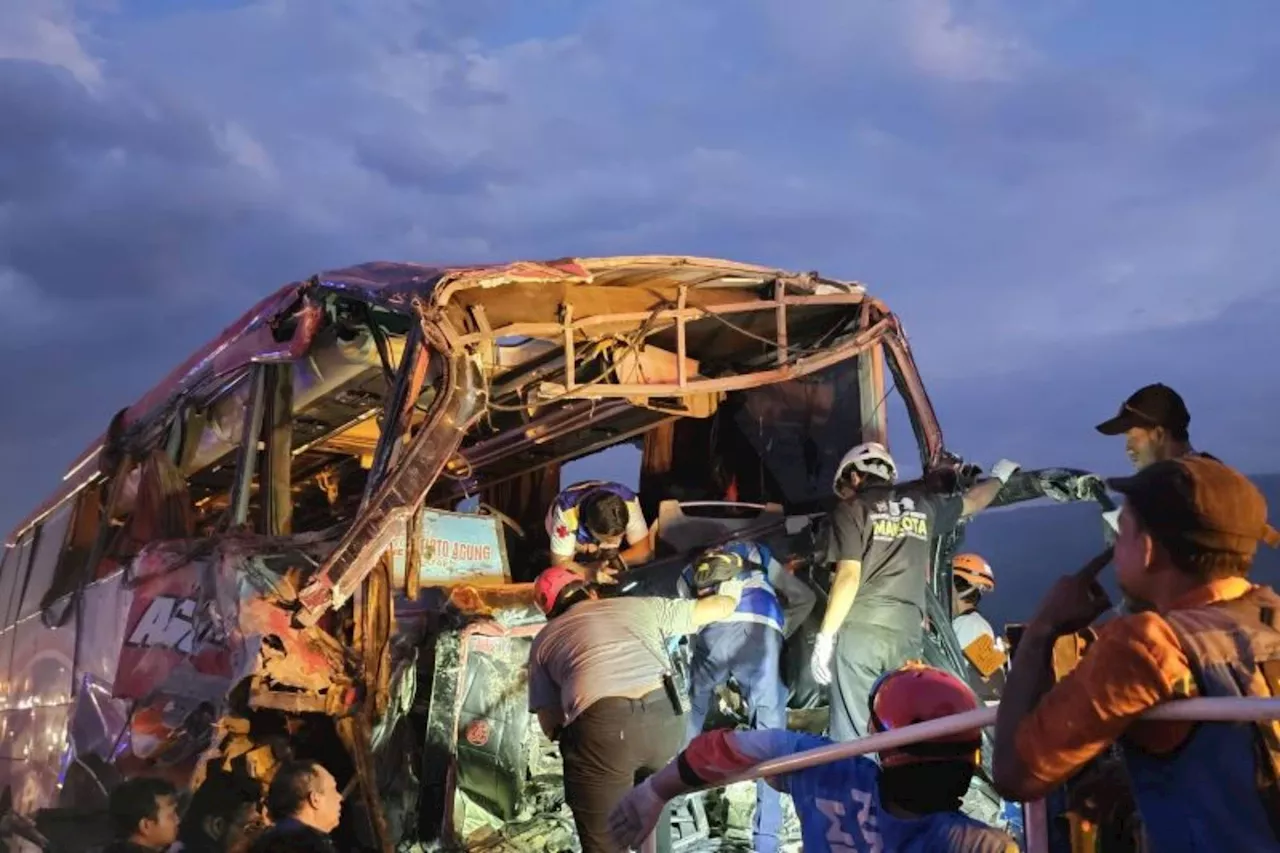  Kecelakaan Bus dan Truk di Tol Pandaan-Malang Tewaskan Empat Orang