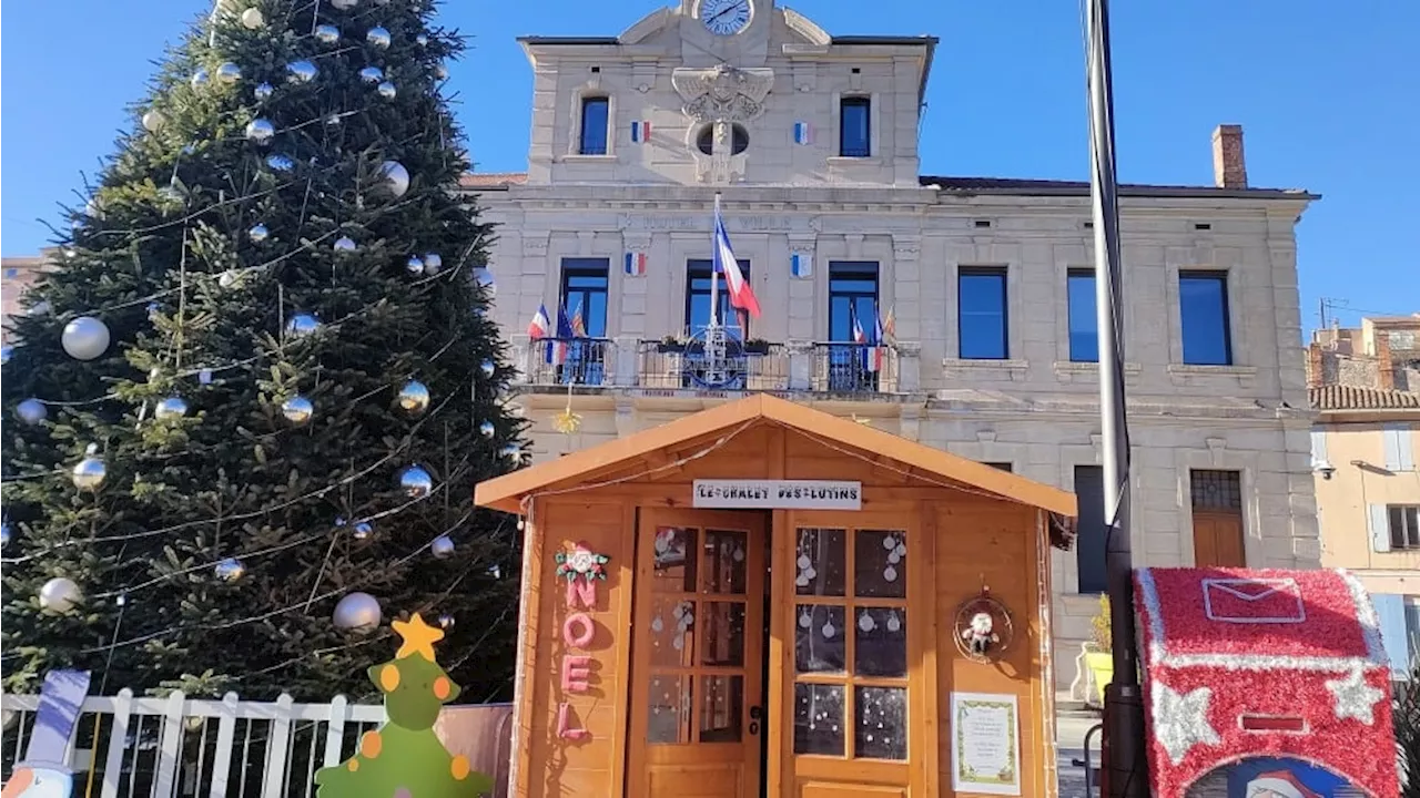 La Magie de Noël à Gardanne : Des Agentes Municipaless Assurent le Courrier du Père Noël