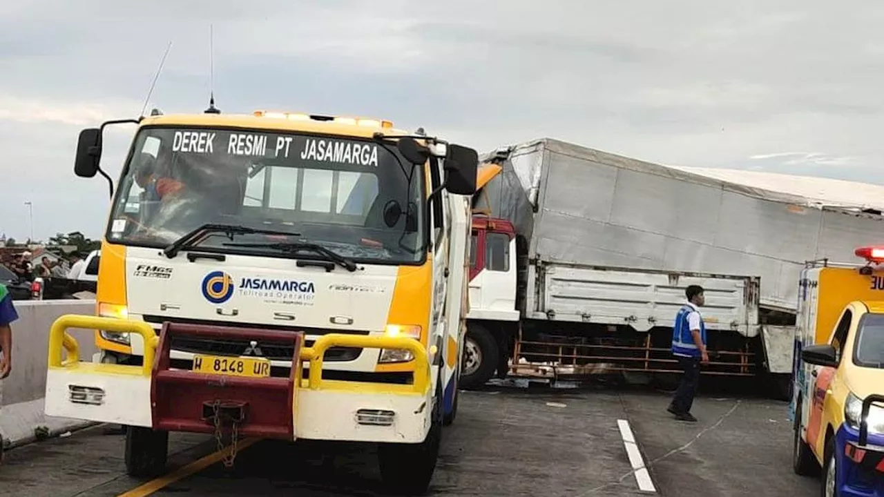 4 Meninggal Dunia dalam Kecelakaan Bus dan Truk di Tol Pandaan-Malang