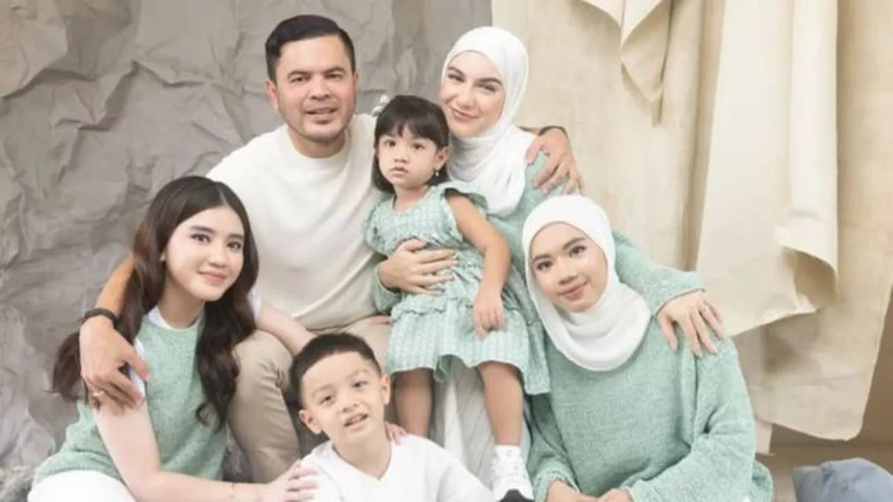 7 Momen Hangat Irish Bella dan Haldy Sabri Jalani Pemotretan dengan Anak-Anak, Keluarga Visual