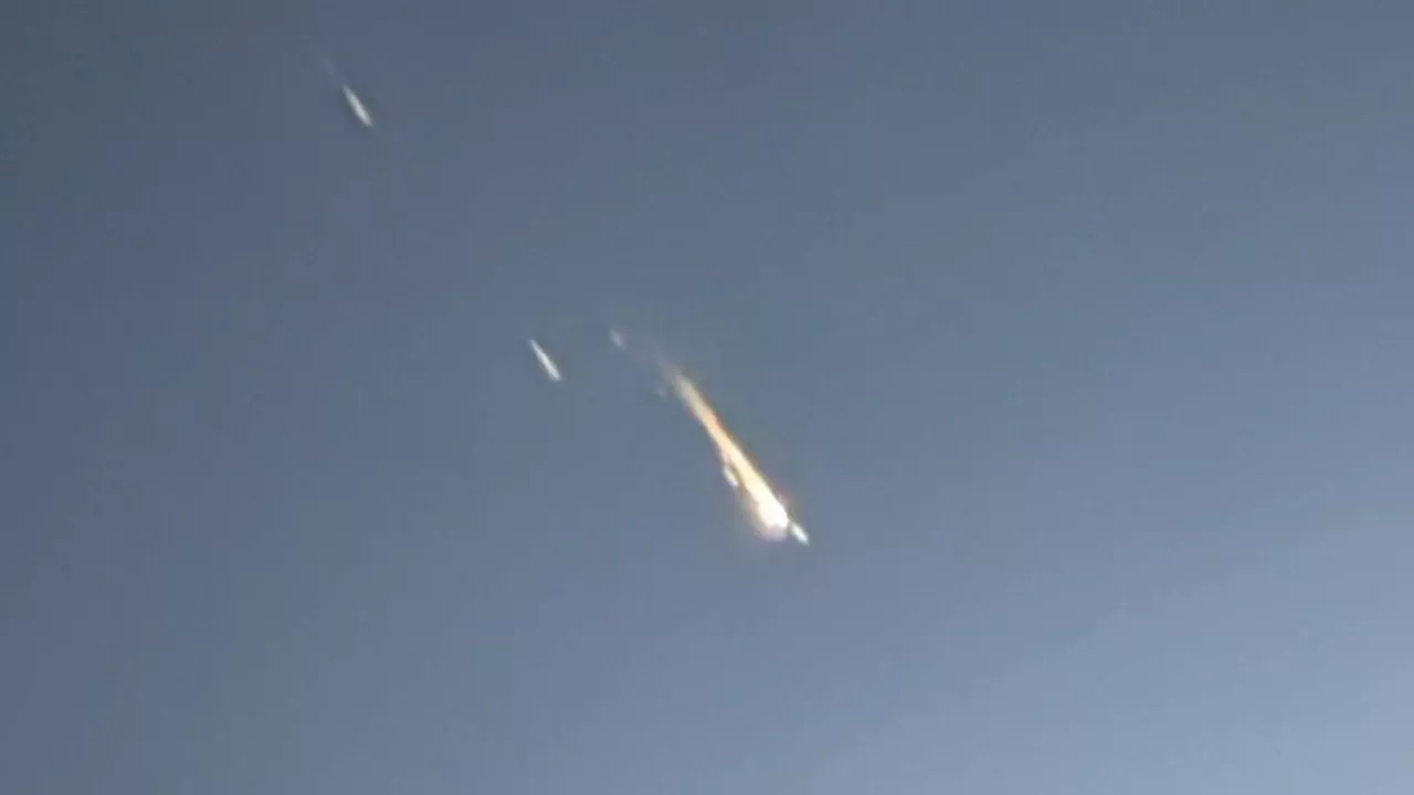 Chinese Satellite Disintegrates in a Dazzling Fireball Over the U.S.