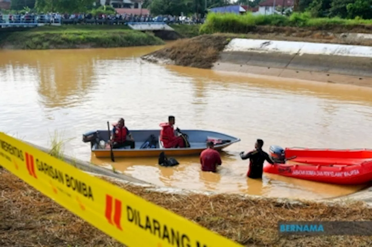 Perak off-duty policeman swept by strong currents drowns in canal while bathing with friends in Kampung Gajah