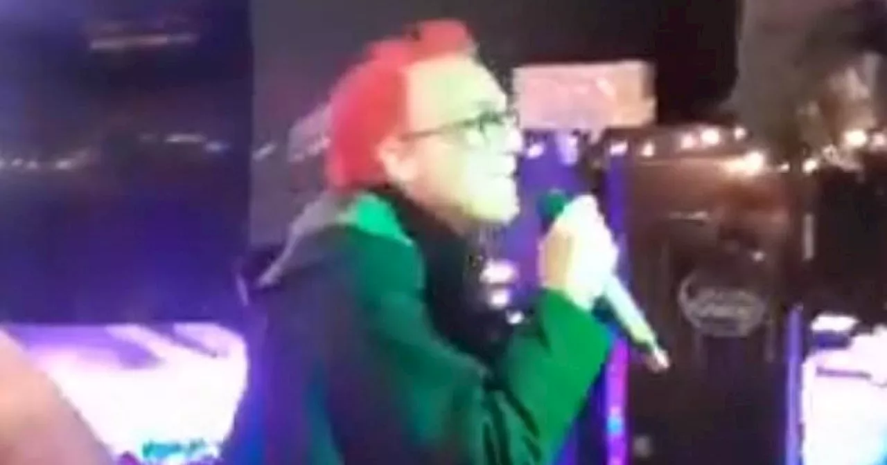 90s Rock Legend Fran Healy Surprises Fans With Pub Karaoke