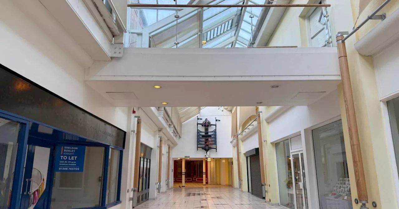 Deserted Shopping Centre: Once-Bustling Riverside Centre in Evesham Now a Ghost Town