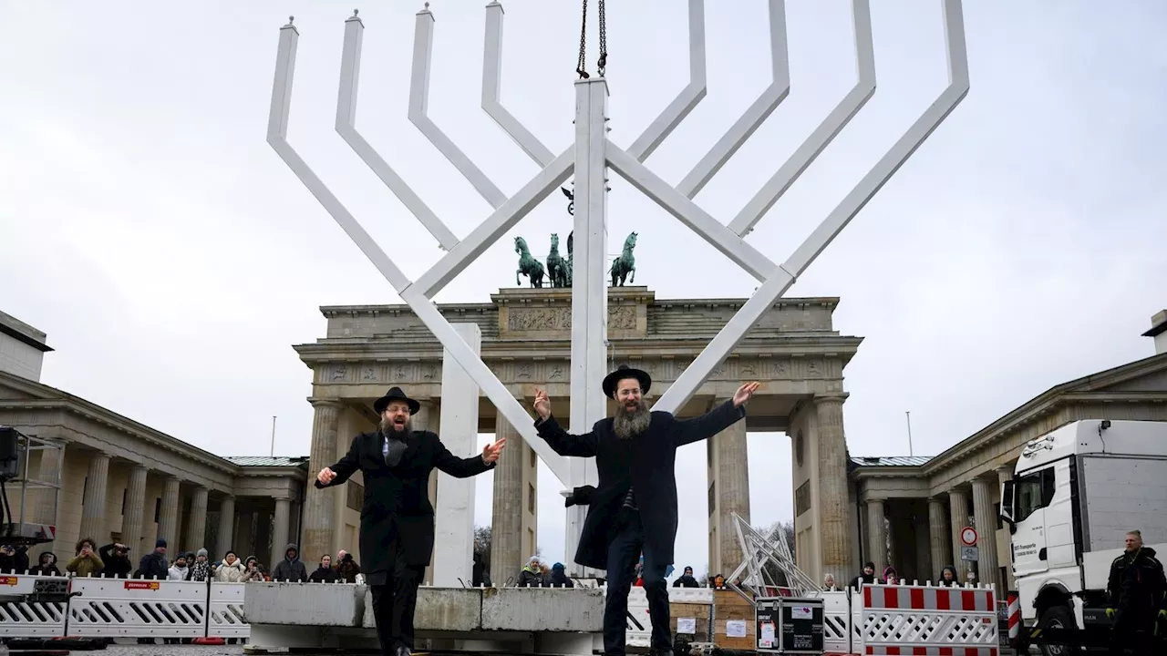 Chanukka-Leuchter am Brandenburger Tor: Zeichen für jüdisches Leben und Hoffnung