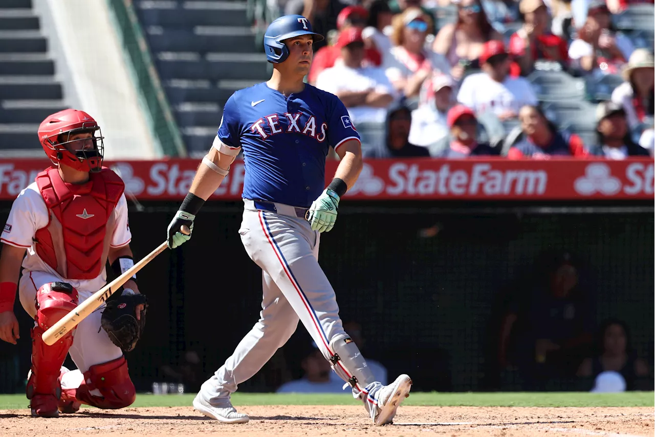 Rangers trade 1B Nathaniel Lowe to Nationals for lefty reliever Robert Garcia