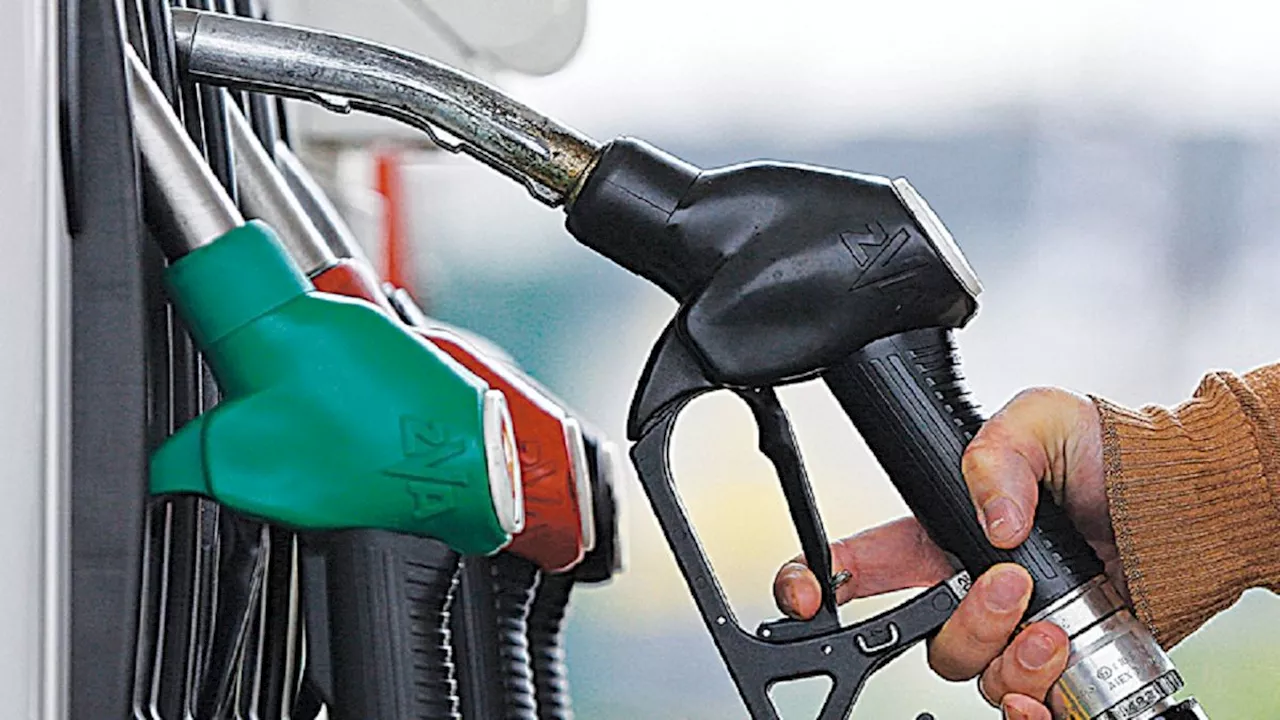 Petrol Diesel Latest Price: पेट्रोल-डीजल कीमतों में हुई भारी कटौती, यहां 5 रुपये सस्ता मिल रहा तेल!