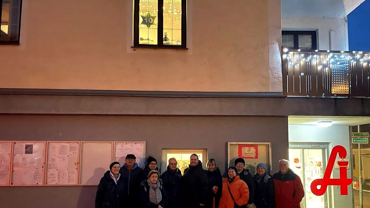 Altlengbacher Adventfenster leuchten hell