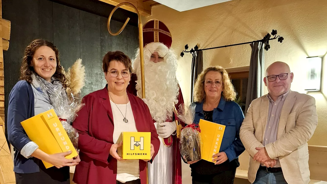 Hilfswerk Herzogenburg ehrt Mitarbeiter bei Weihnachtsfeier