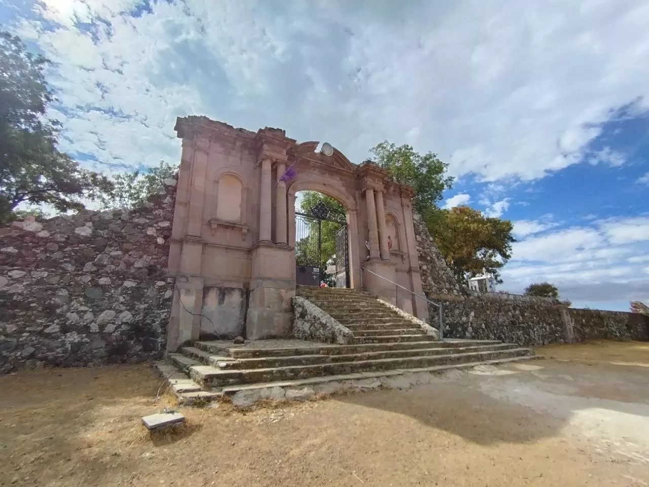 El Panteón de Mineral de la Luz: Un legado histórico en la montaña de Guanajuato