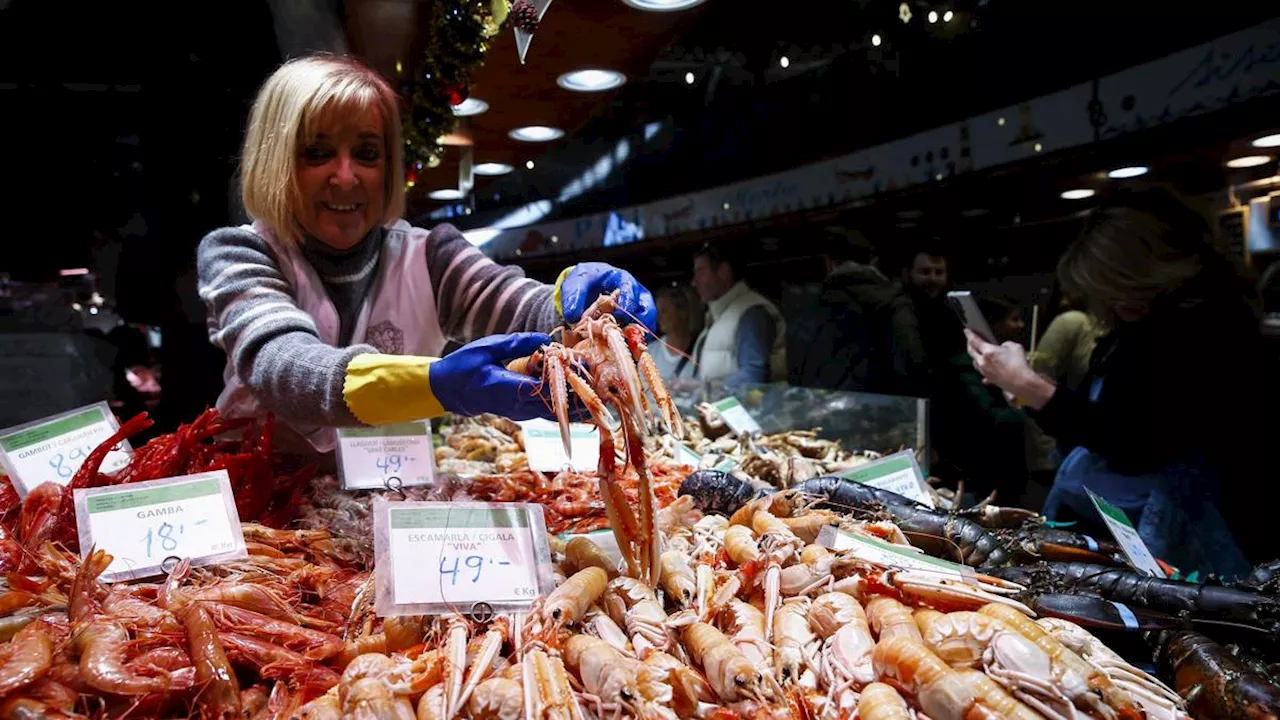 La OCU detecta subidas de precios del 12,3 % en los alimentos navideños típicos