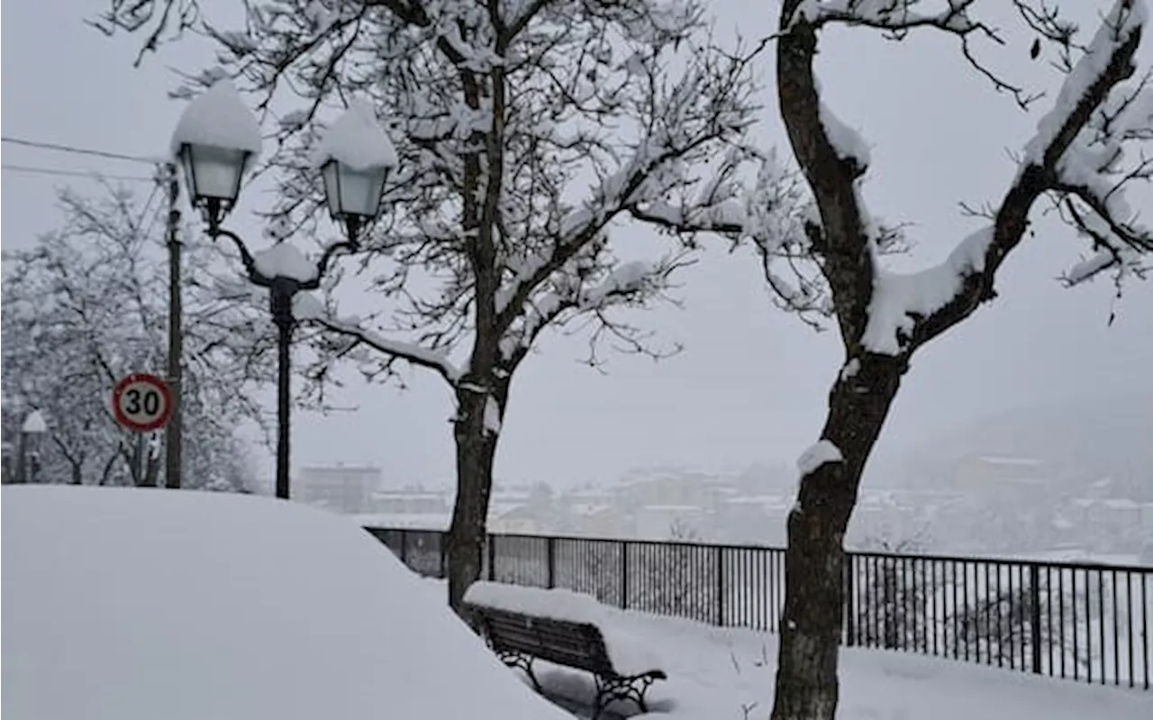 Meteo, ondata di gelo a Natale: pioggia, neve e venti forti. Le regioni coinvolte