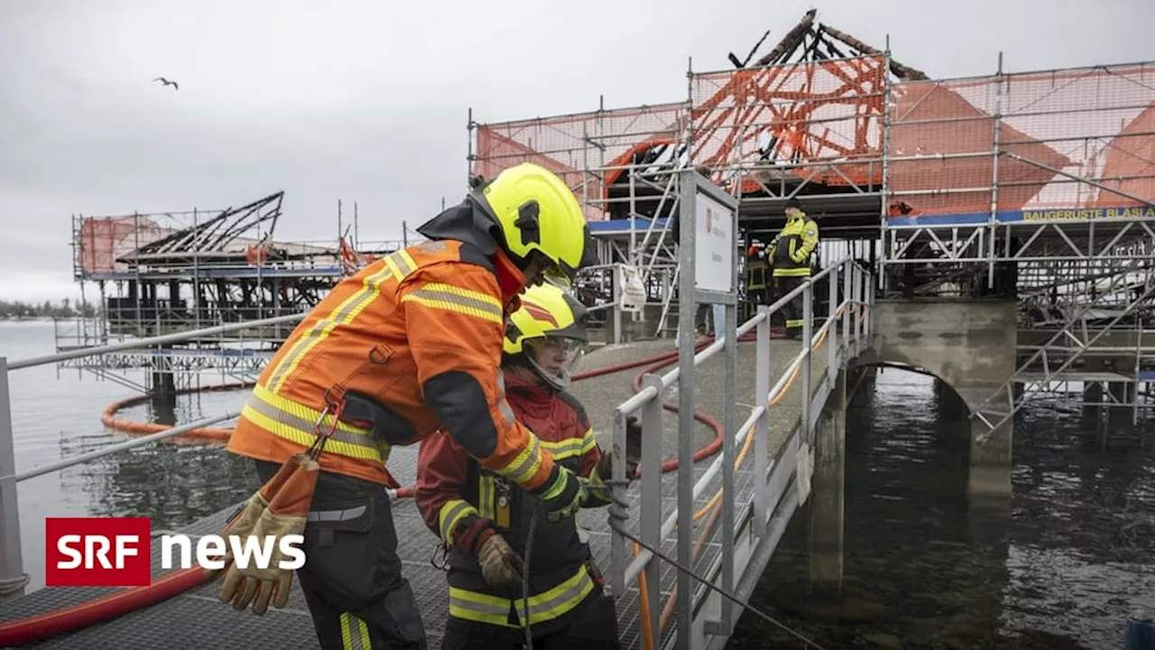 Historische Badhütte am Bodensee durch Feuer zerstört