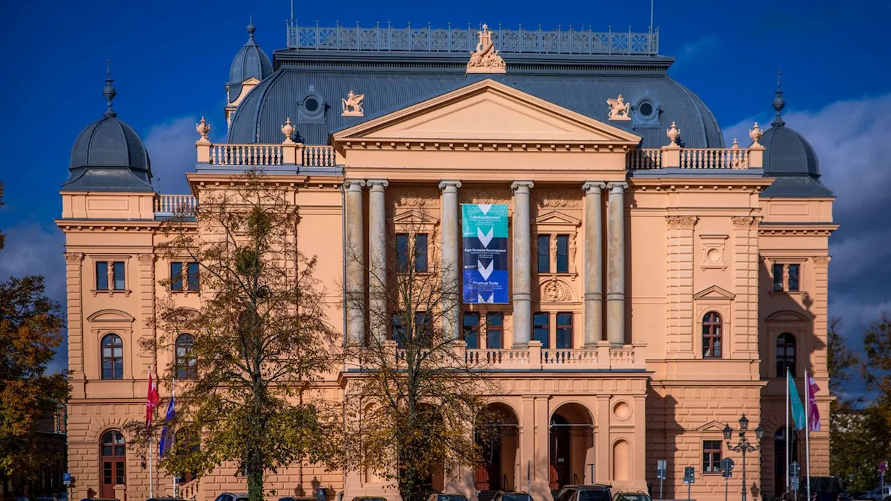 Mecklenburgisches Staatstheater: Künstlerischer Höhepunkt, Besucherzahlen leicht zurück