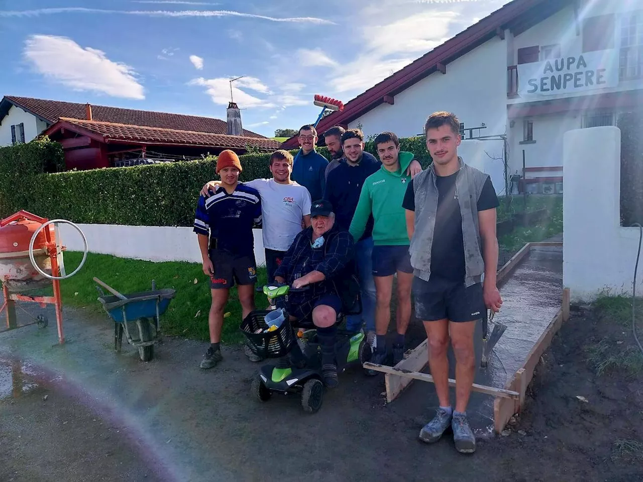 À Saint-Pée-sur-Nivelle, le Père Noël s’est habillé en vert et noir pour aider « Jojo », premier supporter du SPUC Rugby