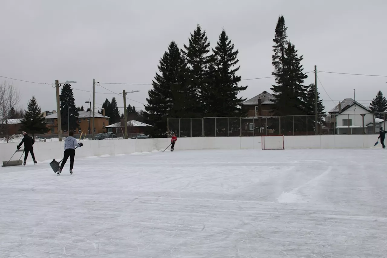 Thunder Bay residents take to the ice this weekend