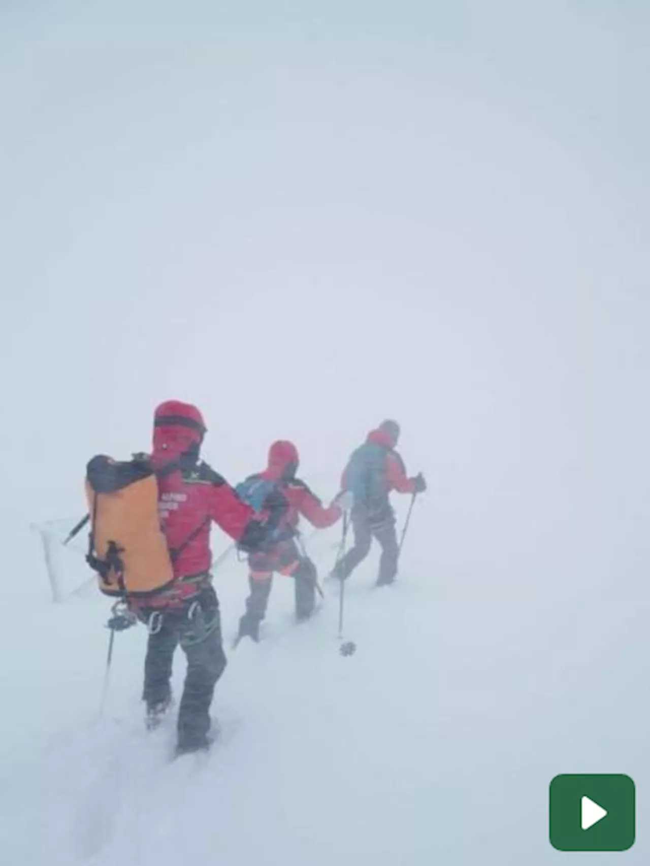 Ricerche sospese per due alpinisti bloccati sul Gran Sasso